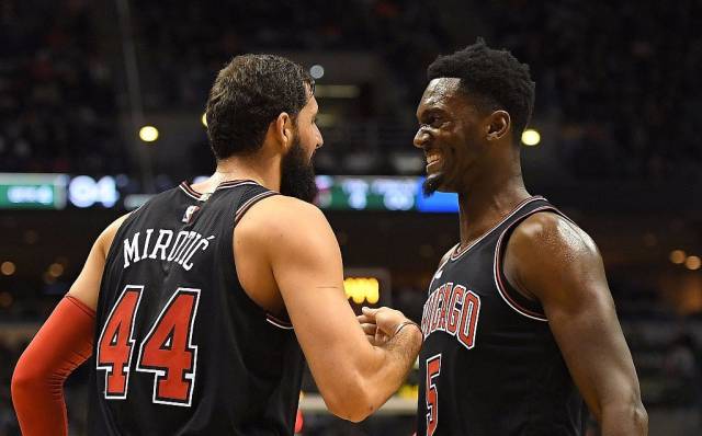 14轮不胜！佛罗伦萨客场1-3遭萨索洛逆转，沃尔帕托传射（紫百合14场不胜！客场1-3被萨索洛逆转，沃尔帕托传射建功）