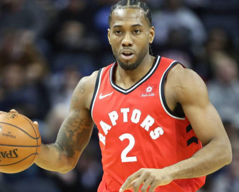 豪门后防崩溃，连续被打穿（豪门防线瓦解，连遭突破）