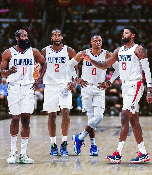 埃梅里告别阿尔巴：当初你被不情愿地改造成边后卫，要给你个拥抱（埃梅里送别阿尔巴：当年被迫改打边后卫，如今以拥抱致意）