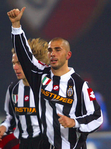 塞尔：巴列卡诺主场在欧协联时缩小尺寸，但对皇马时并未恢复（塞尔电台：巴列卡诺为欧协联缩小主场场地，对阵皇马未恢复原尺寸）