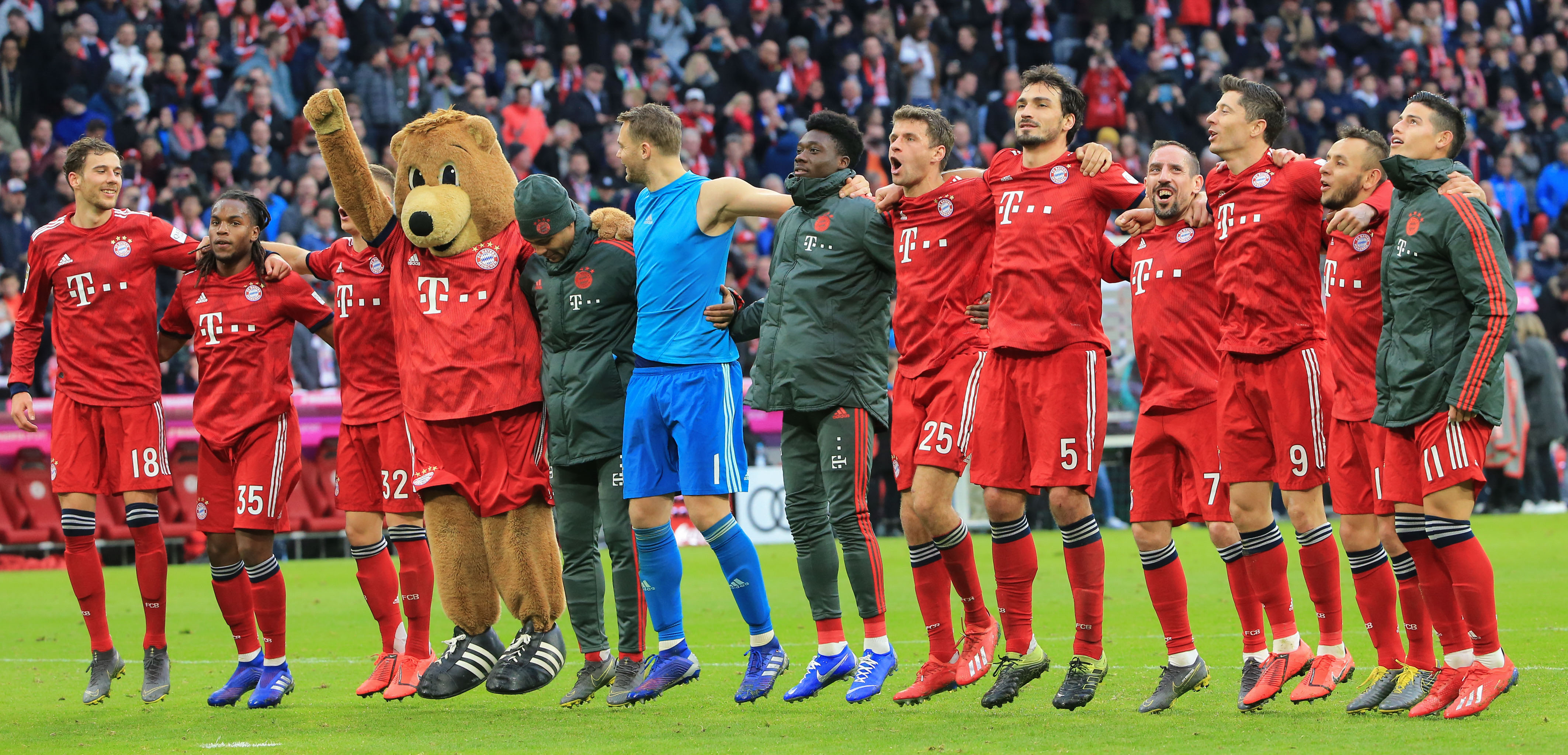 保加利亚传奇佩内夫被紧急送往肿瘤医院治疗，他曾患有睾丸癌（保加利亚名宿佩内夫被紧急送至肿瘤医院，曾患睾丸癌）