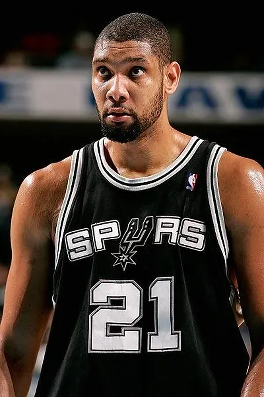 拉菲尼亚否认转会沙特传闻，斥媒体报道不实（拉菲尼亚辟谣赴沙特传闻，称相关报道失实）