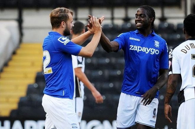 热议国安夺足协杯：河南经验不足，希望国安明年外战别搞砸（国安足协杯夺冠引热议：河南经验短板凸显，盼国安明年外战别掉链子）