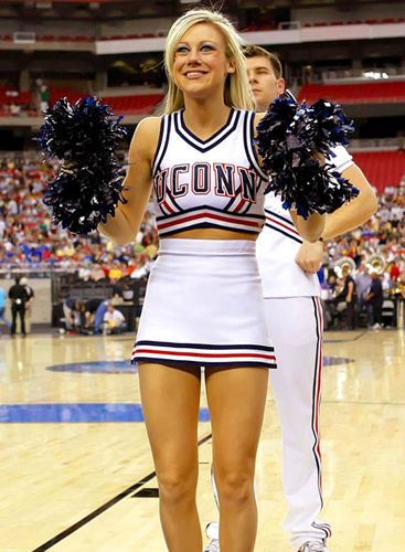 孔德数据：2次射门上演梅开二度好戏，97次传球3次抢断（孔德闪耀：两脚射门收获梅开二度，97次传球外加3次抢断）