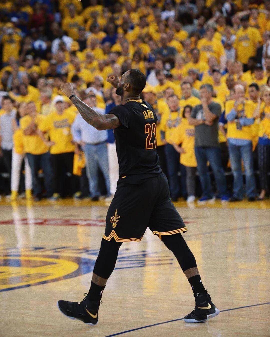 魏翊东：我和谢晖合影是在J联赛现场，被捏造成他要执教国安（魏翊东澄清：与谢晖在J联赛的合影被误传为其将执教国安）