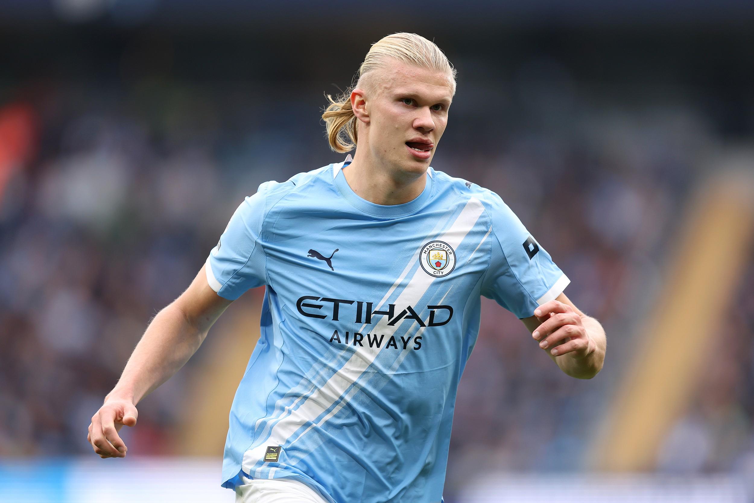 蒙古王那顺格日勒重拳击倒对手，散打王对决显威（蒙古王那顺格日勒重拳KO对手，散打王之战尽显威势）