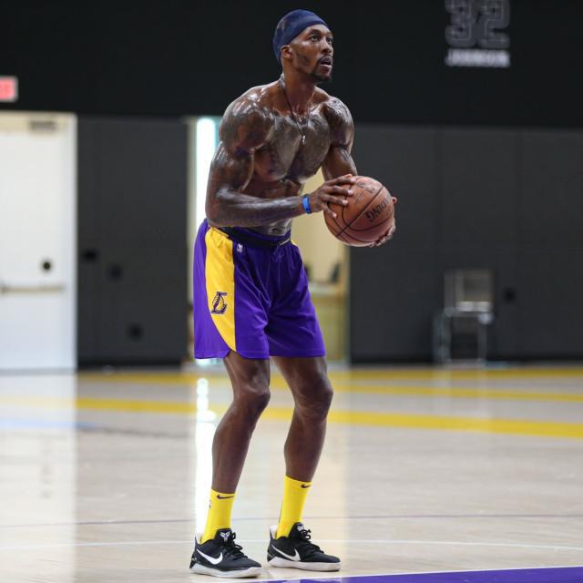 奎因成为历史上最年轻的单节100%命中率砍下20分的球员（史上最年轻！奎因单节零失手轰下20分）