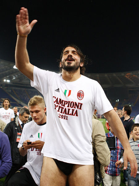 足球这项运动陪伴了我整个初高中，今天我十八岁了，...（今日十八，足球见证我的初高中）