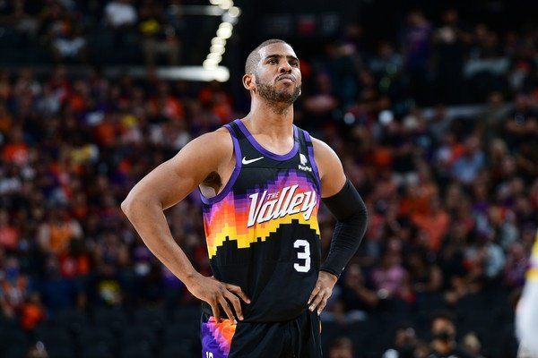 孙兴慜重返北伦敦揭幕壁画并与球迷告别（孙兴慜回归北伦敦出席壁画揭幕，向球迷告别）