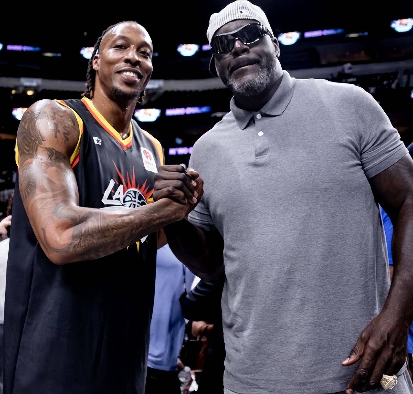 那不勒斯0-0法兰克福，麦克托米奈失良机，埃尔马斯造险（那不勒斯0-0战平法兰克福：麦克托米奈错失良机，埃尔马斯制造险情）