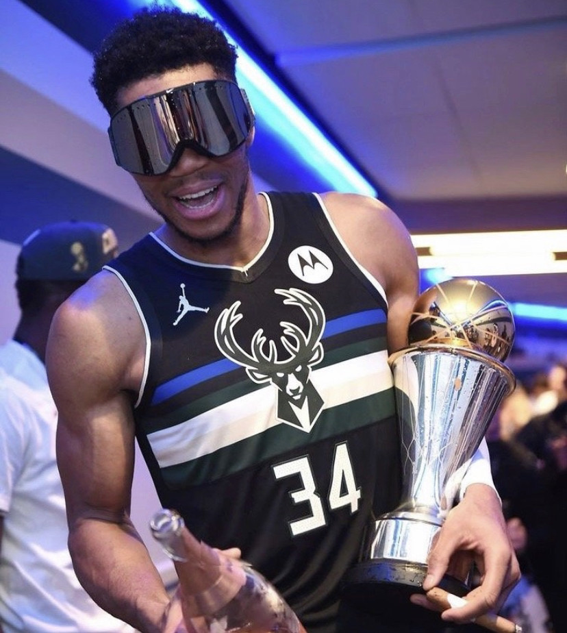 官方：30岁纽卡中场艾萨克-海登自由身离队（官宣：纽卡30岁中场艾萨克-海登以自由球员身份离队）