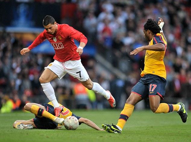 2025年中超最佳裁判：金哨李海新，银哨唐顺齐，铜哨傅明（2025中超裁判评选结果：李海新夺金哨，唐顺齐获银哨，傅明摘铜哨）