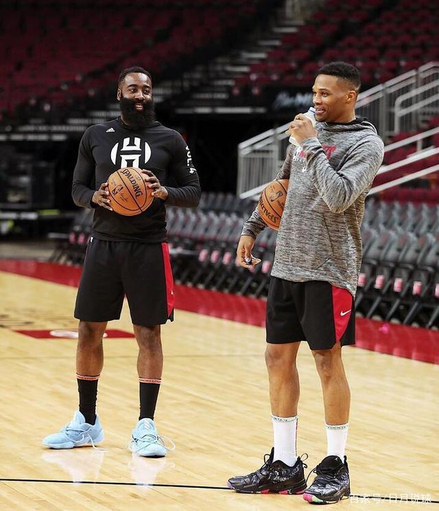 拜仁“小王子”卡尔的巨星之路 偶像梅西但不想和谁比较（拜仁小王子卡尔的巨星成长路：崇拜梅西，却不愿与任何人比较）