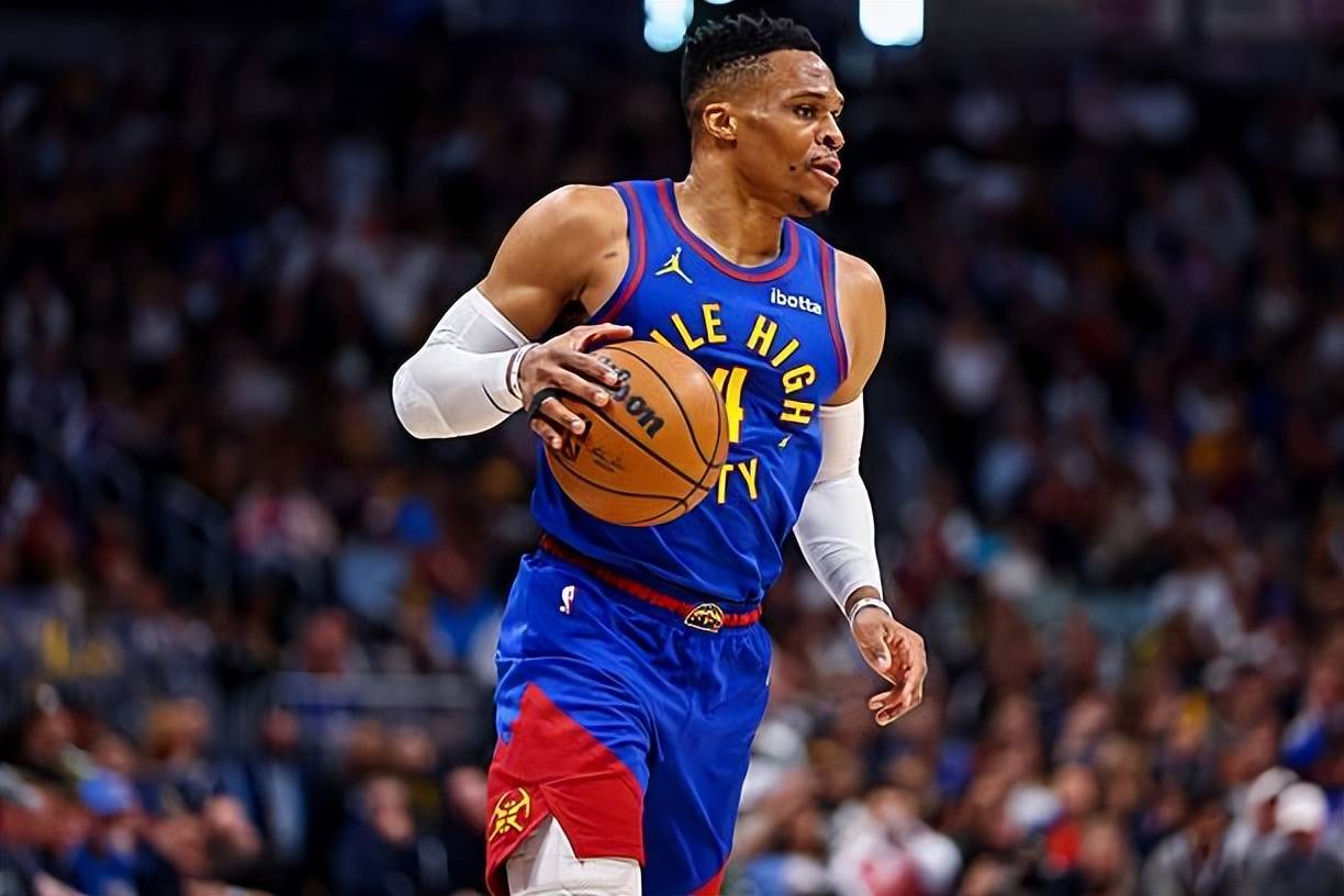 阿坎吉：为球队服务最重要；最想要队友的能力？泽林斯基的技术（阿坎吉：团队利益优先；若可选择队友特质，我想要泽林斯基的技术）