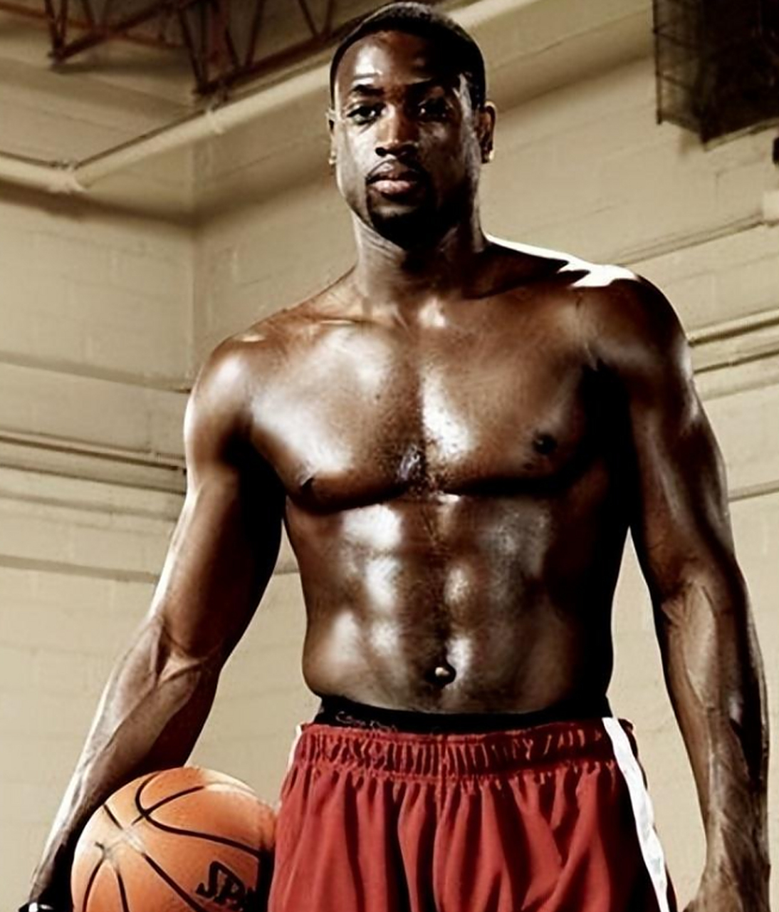 斯基拉：米兰要续约意U17国门隆戈尼，认为其是未来顶级球员（斯基拉：米兰计划续约意大利U17门将隆戈尼，视其为未来的顶级球员）